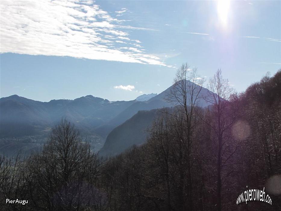 027 in fondo il resegone.JPG